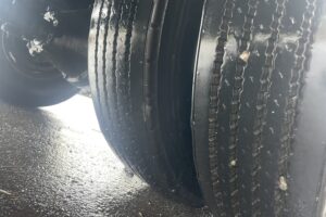 サムネイル: 平成19年　ファイター増トン3段クレーン深ダンプ　ラジコン　全塗装済み　検令和8年6月