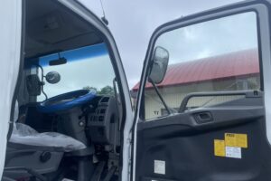 サムネイル: 平成19年　ファイター増トン3段クレーン深ダンプ　ラジコン　全塗装済み　検令和8年6月