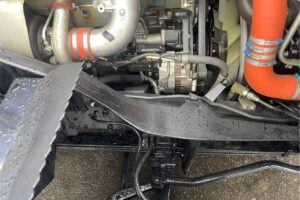 サムネイル: 平成19年　ファイター増トン3段クレーン深ダンプ　ラジコン　全塗装済み　検令和8年6月