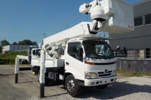 サムネイル: 平成20年　デュトロ 14.6ｍ高所作業車　★電工仕様★ウインチ★絶縁バケット★