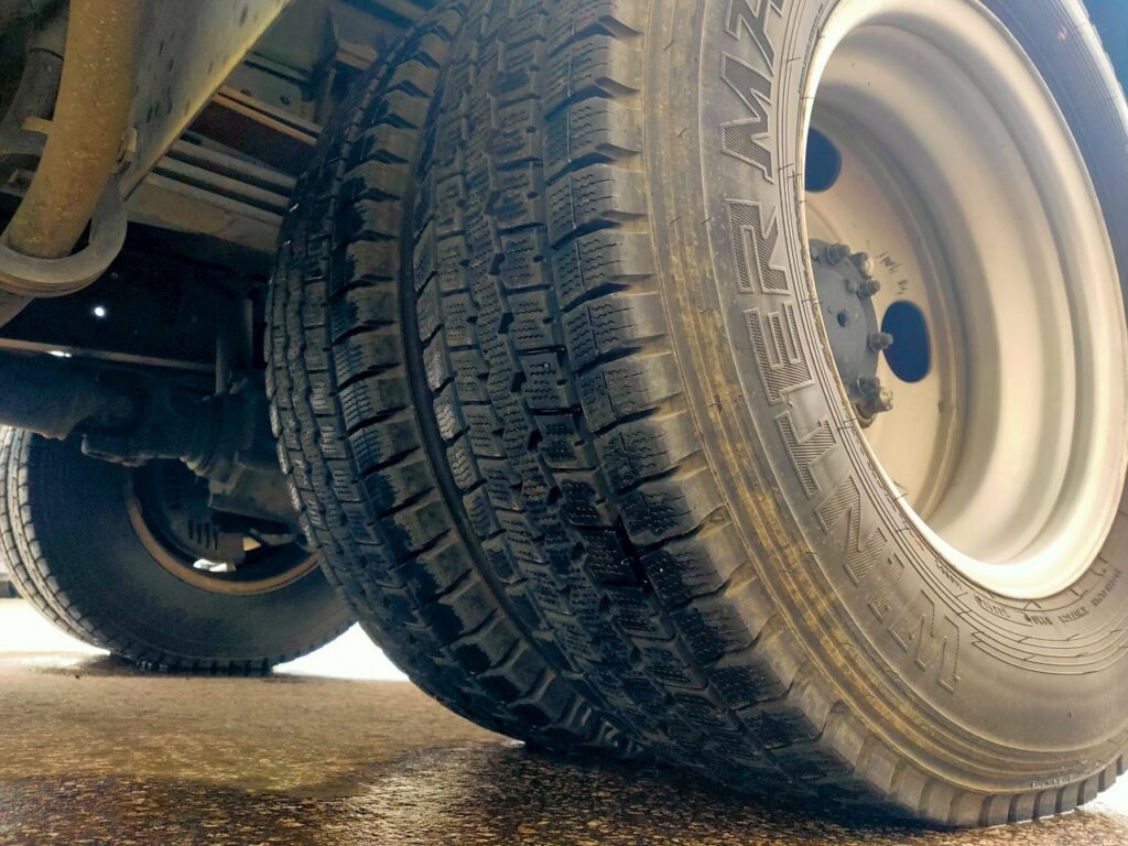 平成２２年　デュトロ　12ｍ高所作業車　★全塗装済！！！