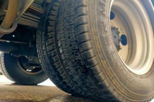 サムネイル: 平成２２年　デュトロ　12ｍ高所作業車　★全塗装済！！！