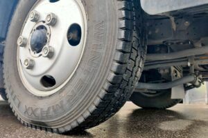 サムネイル: 平成２２年　デュトロ　12ｍ高所作業車　★全塗装済！！！