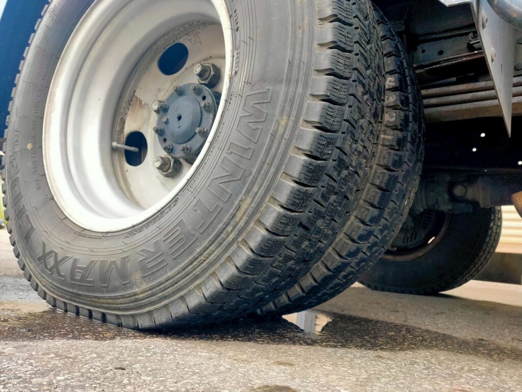 平成２２年　デュトロ　12ｍ高所作業車　★全塗装済！！！