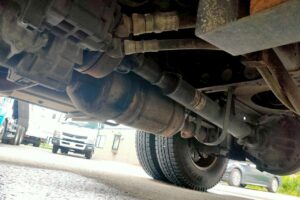 サムネイル: 平成２２年　デュトロ　12ｍ高所作業車　★全塗装済！！！