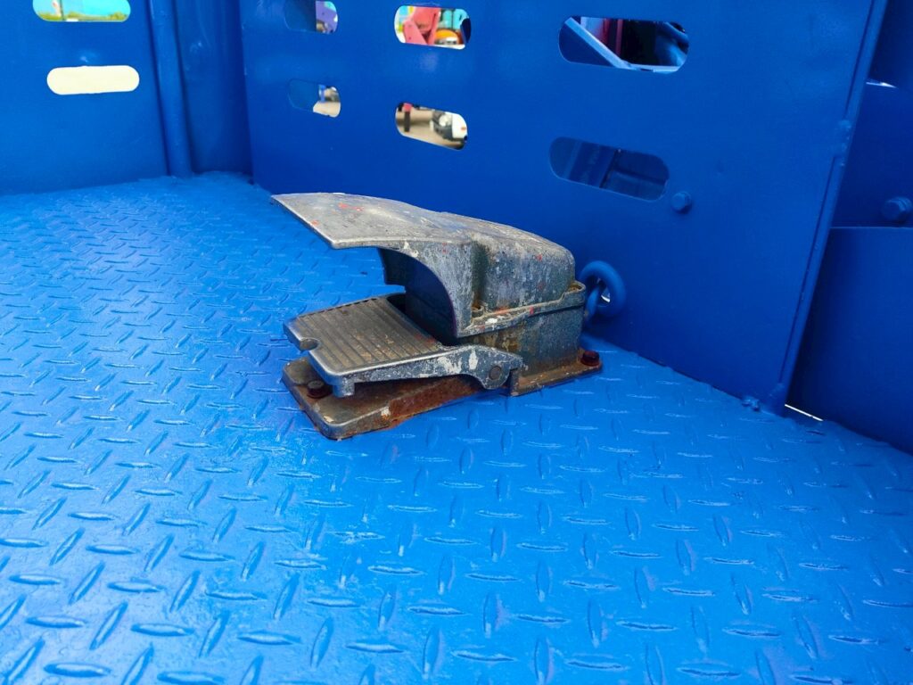 平成２２年　デュトロ　12ｍ高所作業車　★全塗装済！！！
