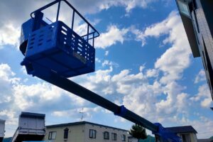 サムネイル: 平成２２年　デュトロ　12ｍ高所作業車　★全塗装済！！！