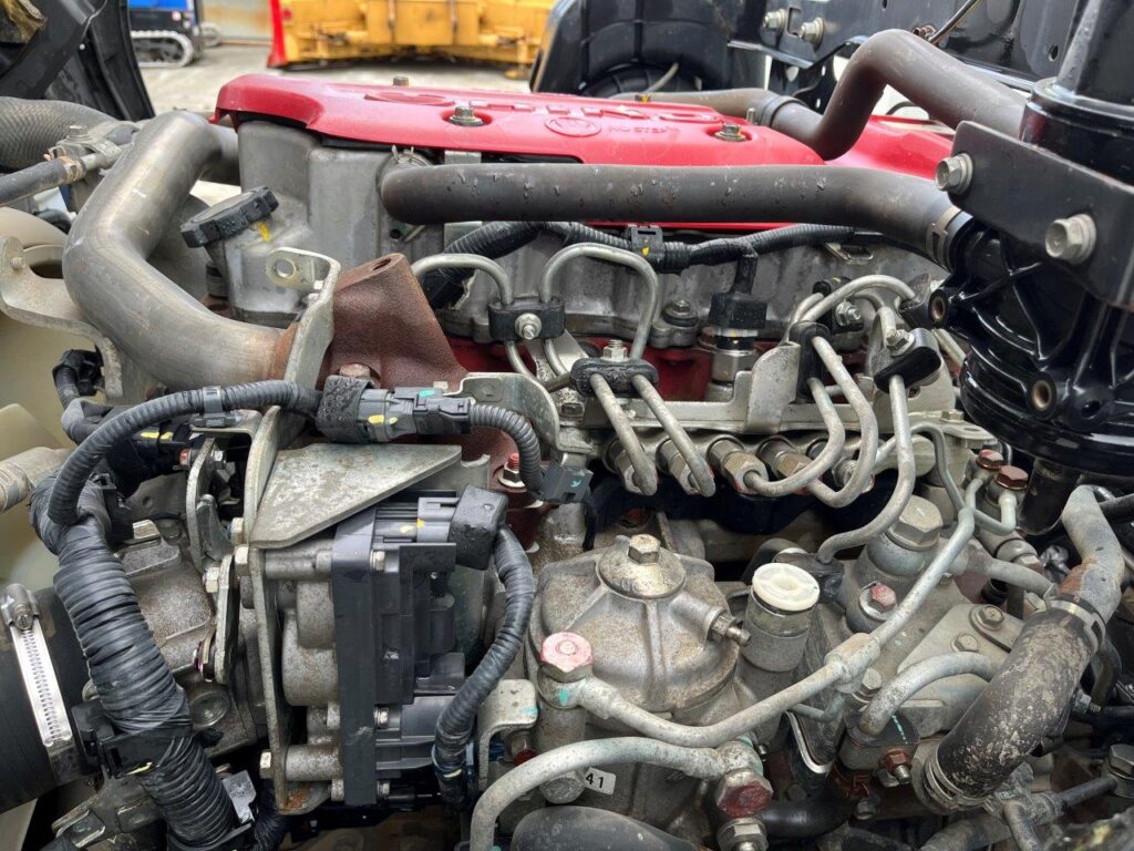 平成27年　日野　レンジャー　４トンダンプ　電動コボレーン付・荷台塗装済！（車検1年付）