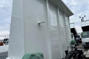 サムネイル: 平成27年　日野　レンジャー　４トンダンプ　電動コボレーン付・荷台塗装済！（車検1年付）