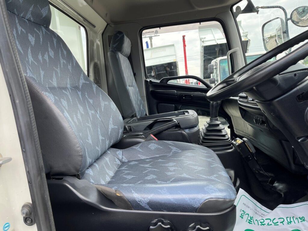 平成27年　日野　レンジャー　４トンダンプ　電動コボレーン付・荷台塗装済！（車検1年付）