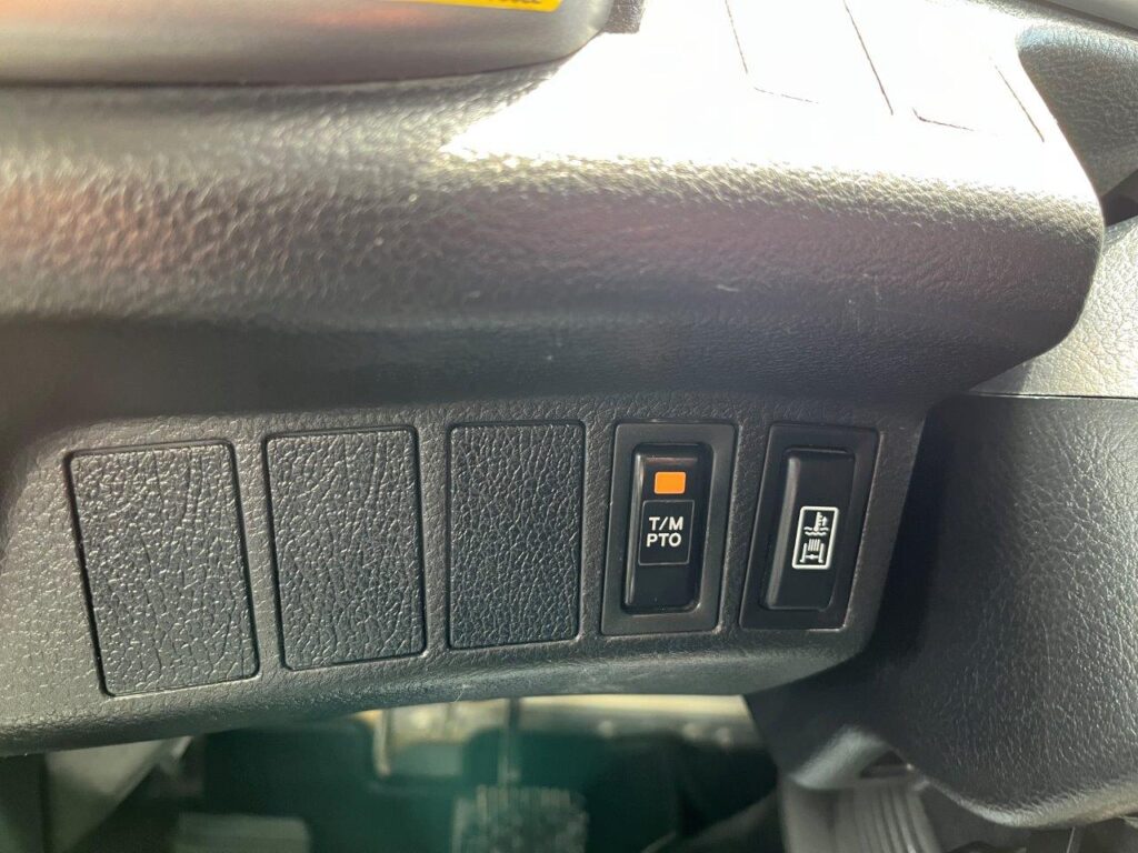平成27年　日野　レンジャー　４トンダンプ　電動コボレーン付・荷台塗装済！（車検1年付）