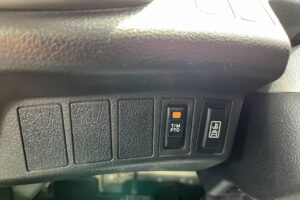 サムネイル: 平成27年　日野　レンジャー　４トンダンプ　電動コボレーン付・荷台塗装済！（車検1年付）
