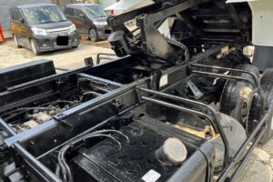 サムネイル: 平成27年　日野　レンジャー　４トンダンプ　電動コボレーン付・荷台塗装済！（車検1年付）