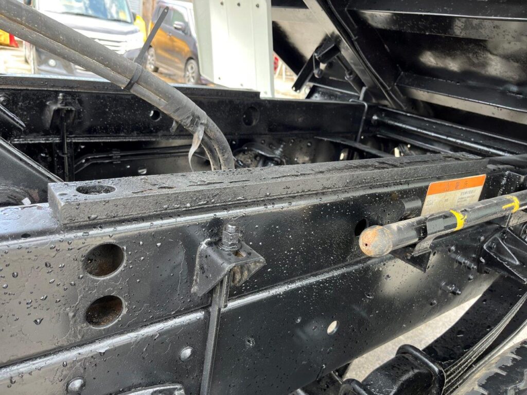 平成27年　日野　レンジャー　４トンダンプ　電動コボレーン付・荷台塗装済！（車検1年付）