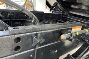 サムネイル: 平成27年　日野　レンジャー　４トンダンプ　電動コボレーン付・荷台塗装済！（車検1年付）
