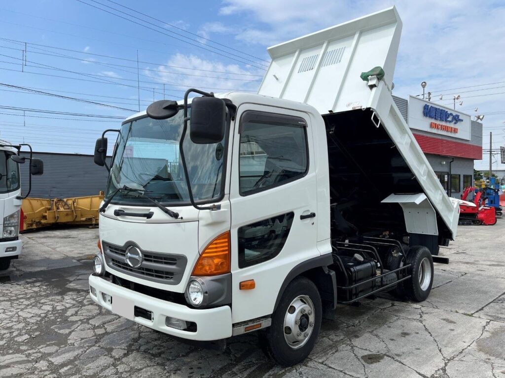 平成27年　日野　レンジャー　４トンダンプ　電動コボレーン付・荷台塗装済！（車検1年付）