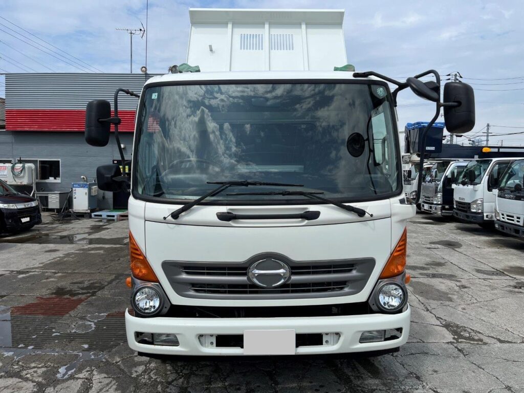 平成27年　日野　レンジャー　４トンダンプ　電動コボレーン付・荷台塗装済！（車検1年付）