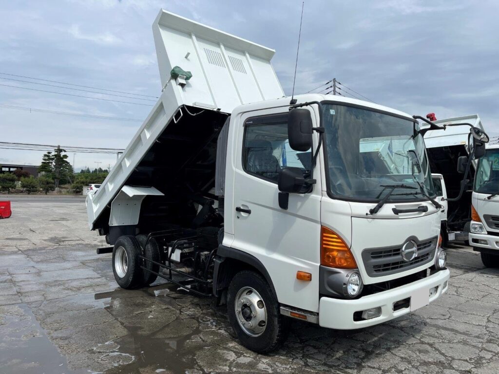 平成27年　日野　レンジャー　４トンダンプ　電動コボレーン付・荷台塗装済！（車検1年付）