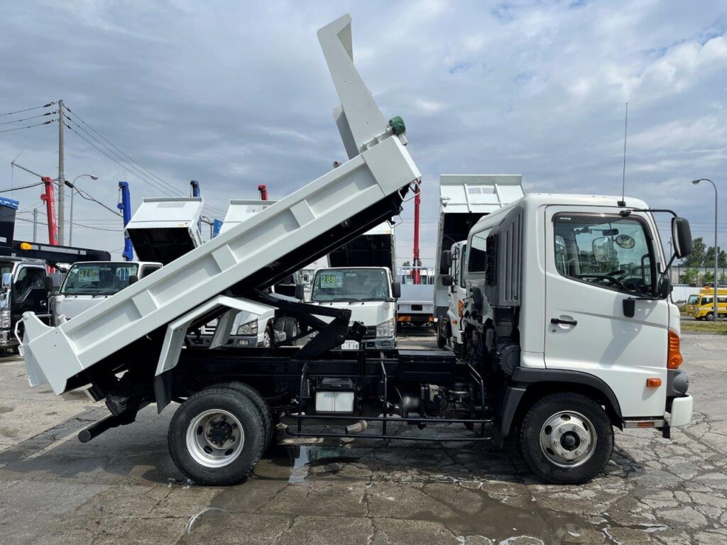 平成27年　日野　レンジャー　４トンダンプ　電動コボレーン付・荷台塗装済！（車検1年付）