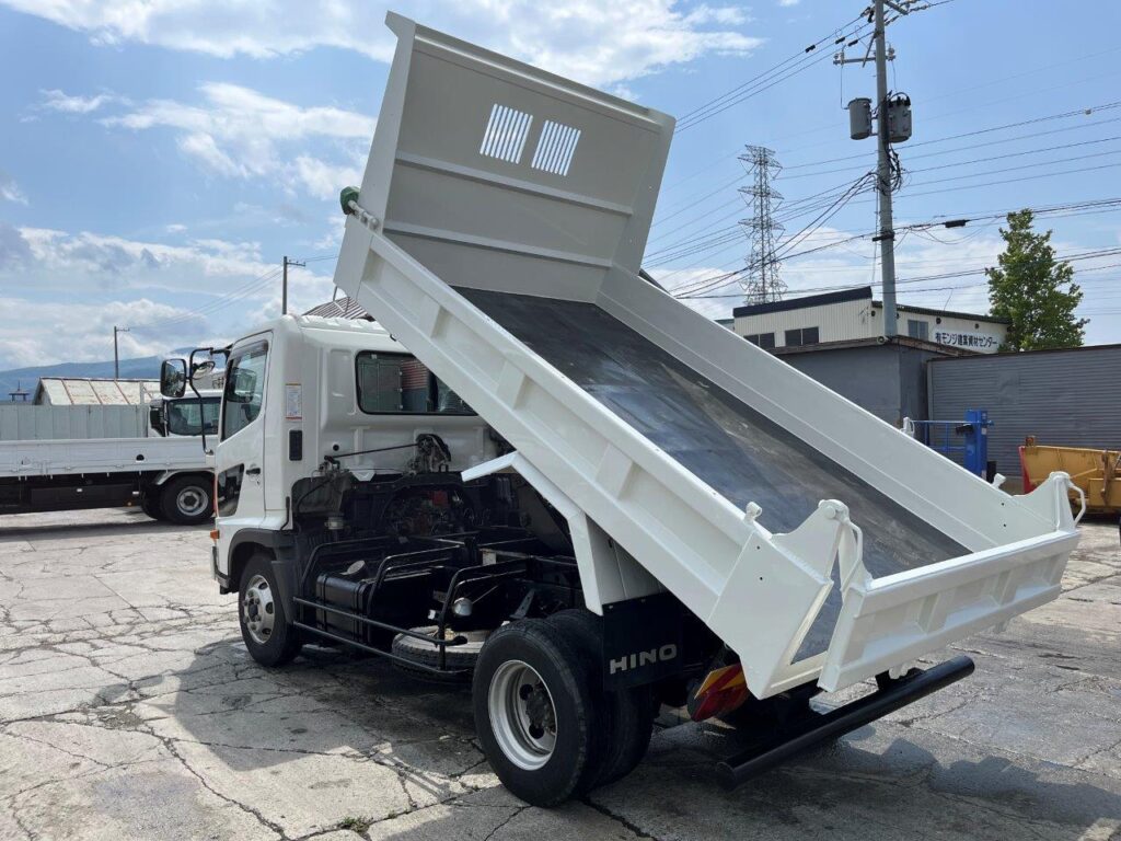 平成27年　日野　レンジャー　４トンダンプ　電動コボレーン付・荷台塗装済！（車検1年付）