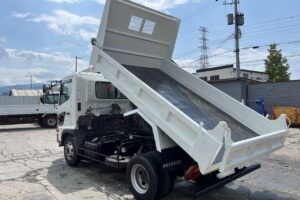 サムネイル: 平成27年　日野　レンジャー　４トンダンプ　電動コボレーン付・荷台塗装済！（車検1年付）