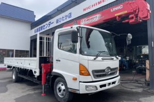 サムネイル: 平成23年　レンジャー４トン4段クレーンロング　ラジコン　フックイン　全塗装済み　６MT