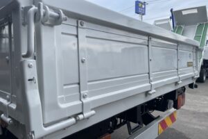 サムネイル: 平成23年　レンジャー４トン4段クレーンロング　ラジコン　フックイン　全塗装済み　６MT