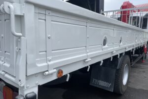 サムネイル: 平成23年　レンジャー４トン4段クレーンロング　ラジコン　フックイン　全塗装済み　６MT