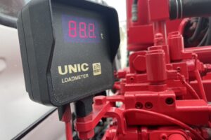 サムネイル: 平成23年　レンジャー４トン4段クレーンロング　ラジコン　フックイン　全塗装済み　６MT