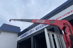 サムネイル: 平成23年　レンジャー４トン4段クレーンロング　ラジコン　フックイン　全塗装済み　６MT
