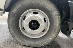 サムネイル: 平成23年　レンジャー４トン4段クレーンロング　ラジコン　フックイン　全塗装済み　６MT