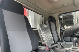 サムネイル: 平成23年　レンジャー４トン4段クレーンロング　ラジコン　フックイン　全塗装済み　６MT