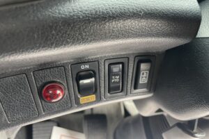 サムネイル: 平成23年　レンジャー４トン4段クレーンロング　ラジコン　フックイン　全塗装済み　６MT