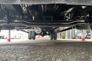 サムネイル: 平成23年　レンジャー４トン4段クレーンロング　ラジコン　フックイン　全塗装済み　６MT