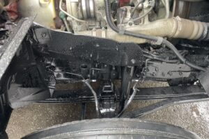 サムネイル: 平成23年　レンジャー４トン4段クレーンロング　ラジコン　フックイン　全塗装済み　６MT