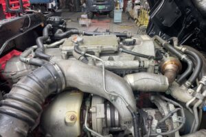 サムネイル: 平成23年　レンジャー４トン4段クレーンロング　ラジコン　フックイン　全塗装済み　６MT