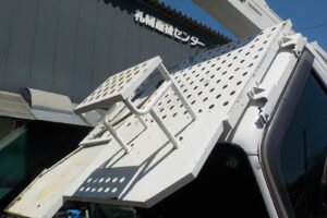 サムネイル: 平成21年　エルフ 14.6ｍ高所作業車　★電工仕様★ウインチ★絶縁バケット★車検令和7年9月