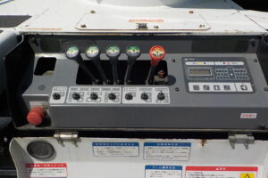 サムネイル: 平成21年　エルフ 14.6ｍ高所作業車　★電工仕様★ウインチ★絶縁バケット★車検令和7年9月