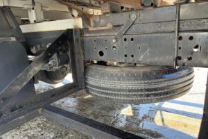 サムネイル: 平成23年　日野　デュトロ　２トン３段クレーンロング　フックイン（車検1年付）