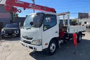 サムネイル: 平成23年　日野　デュトロ　２トン３段クレーンロング　フックイン（車検1年付）