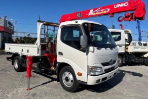 サムネイル: 平成23年　日野　デュトロ　２トン３段クレーンロング　フックイン（車検1年付）