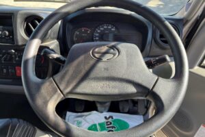 サムネイル: 平成23年　日野　デュトロ　２トン３段クレーンロング　フックイン（車検1年付）