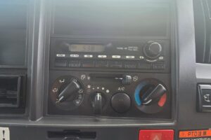 サムネイル: 平成23年　いすゞ　エルフ　３トン４段クレーンロング　フックイン・ラジコン付（車検1年付）