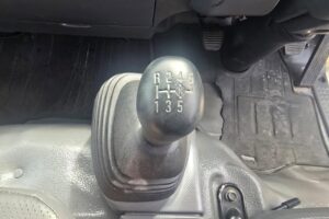 サムネイル: 平成23年　いすゞ　エルフ　３トン４段クレーンロング　フックイン・ラジコン付（車検1年付）