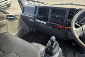 サムネイル: 平成23年　いすゞ　エルフ　３トン４段クレーンロング　フックイン・ラジコン付（車検1年付）