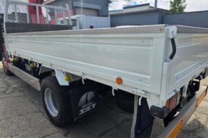 サムネイル: 平成23年　いすゞ　エルフ　３トン４段クレーンロング　フックイン・ラジコン付（車検1年付）