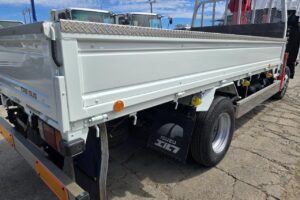サムネイル: 平成23年　いすゞ　エルフ　３トン４段クレーンロング　フックイン・ラジコン付（車検1年付）