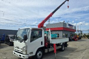 サムネイル: 平成23年　いすゞ　エルフ　３トン４段クレーンロング　フックイン・ラジコン付（車検1年付）