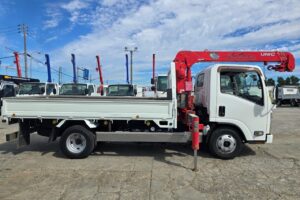 サムネイル: 平成23年　いすゞ　エルフ　３トン４段クレーンロング　フックイン・ラジコン付（車検1年付）