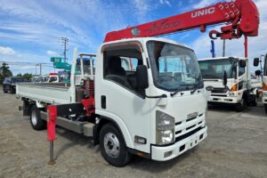 サムネイル: 平成23年　いすゞ　エルフ　３トン４段クレーンロング　フックイン・ラジコン付（車検1年付）